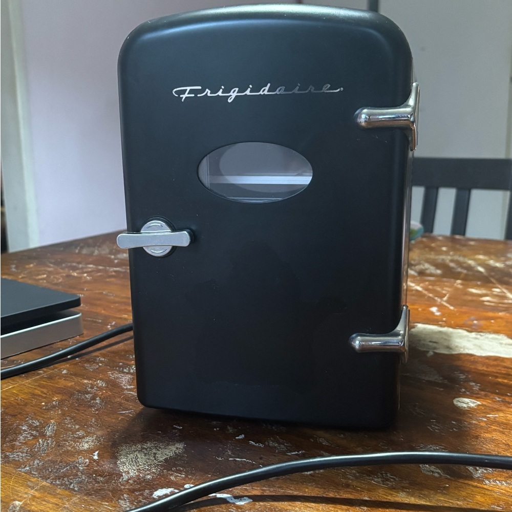 Frigidaire Mini Beverage Refrigerator Cooler